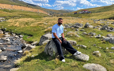 صورة لمحمد صلاح تحول صخرة في تركيا إلى مزار سياحي باسم “صلاحتاشي”