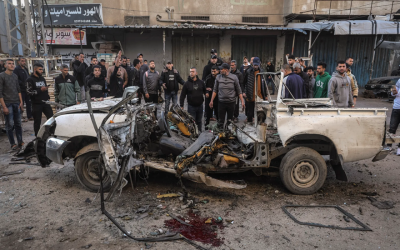 استشهاد فلسطينيين وإصابة آخرين بقصف إسرائيلي على مركبة في غزة