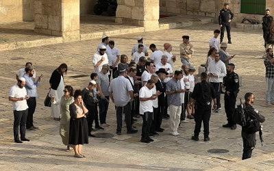 مئات المستوطنين يقتحمون الأقصى بحماية إسرائيلية مع رأس السنة العبرية