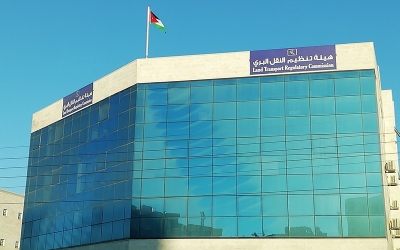 النقل البري يوسع خدماته… ويشترط التتبع الإلكتروني والحافلات الحديثة