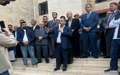 طلبة جامعة عجلون الوطنية يقفون صفًا واحدًا ضد الإرهاب: «دم الأردني على الأردني حرام»
